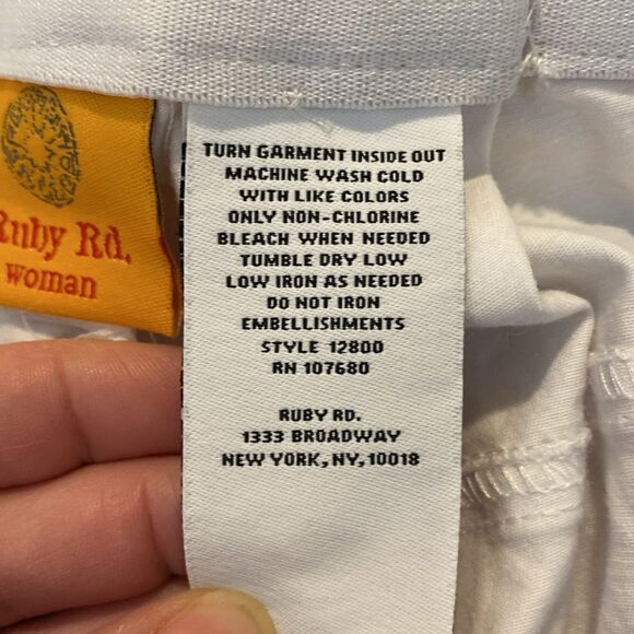 Ruby Rd Woman White Capris Pants (Size 3X) - Picture 5 of 12